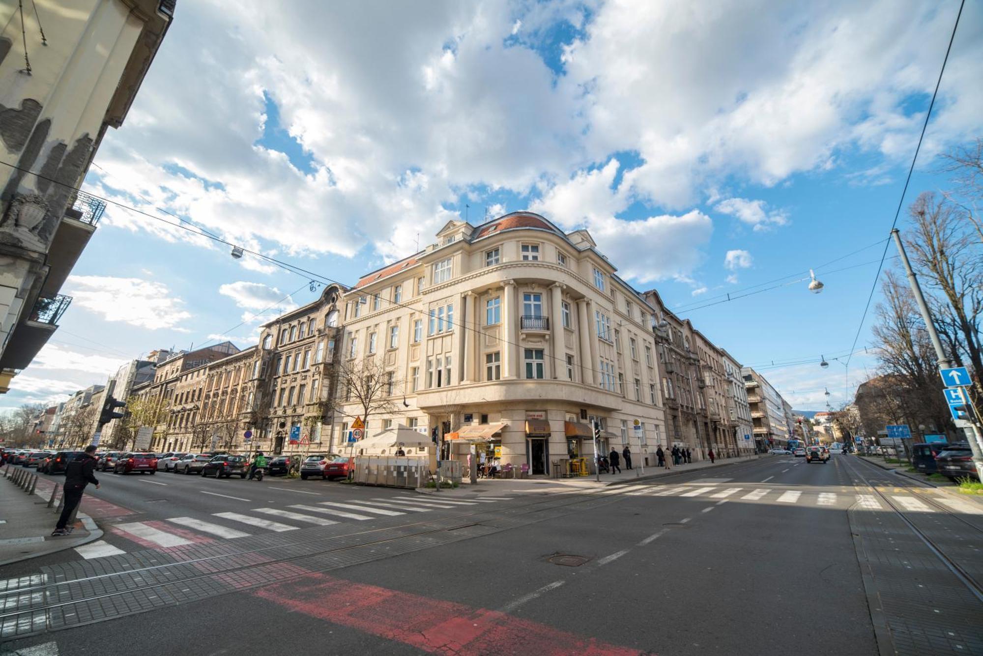 Imperial B * Zagreb